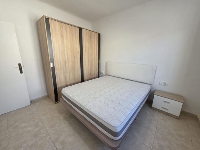 3 soveværelse Lejlighed til leje i Alicante by - € 800 (Ref: 9621814)