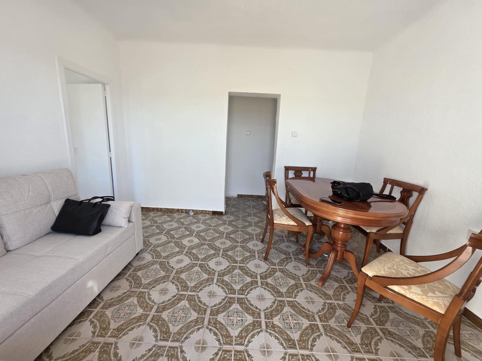 3 soveværelse Lejlighed til leje i Alicante by - € 800 (Ref: 9621814)