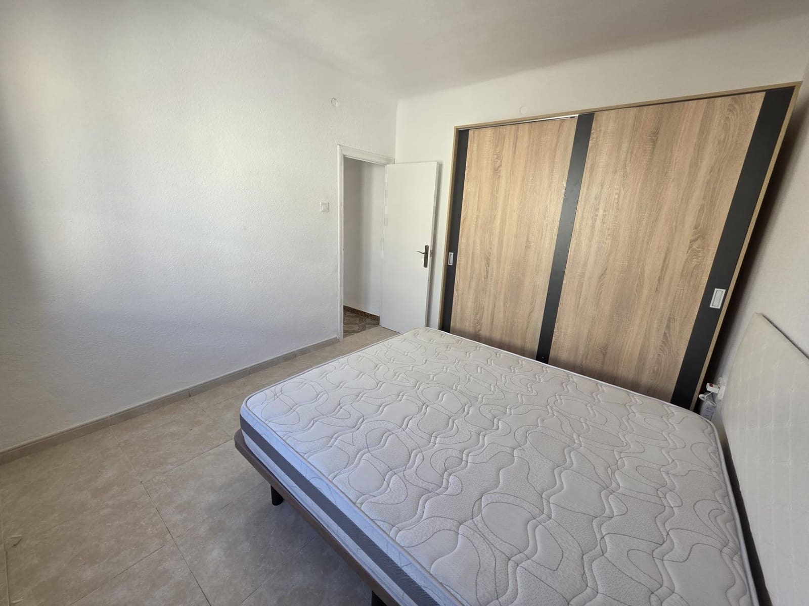 3 soveværelse Lejlighed til leje i Alicante by - € 800 (Ref: 9621814)