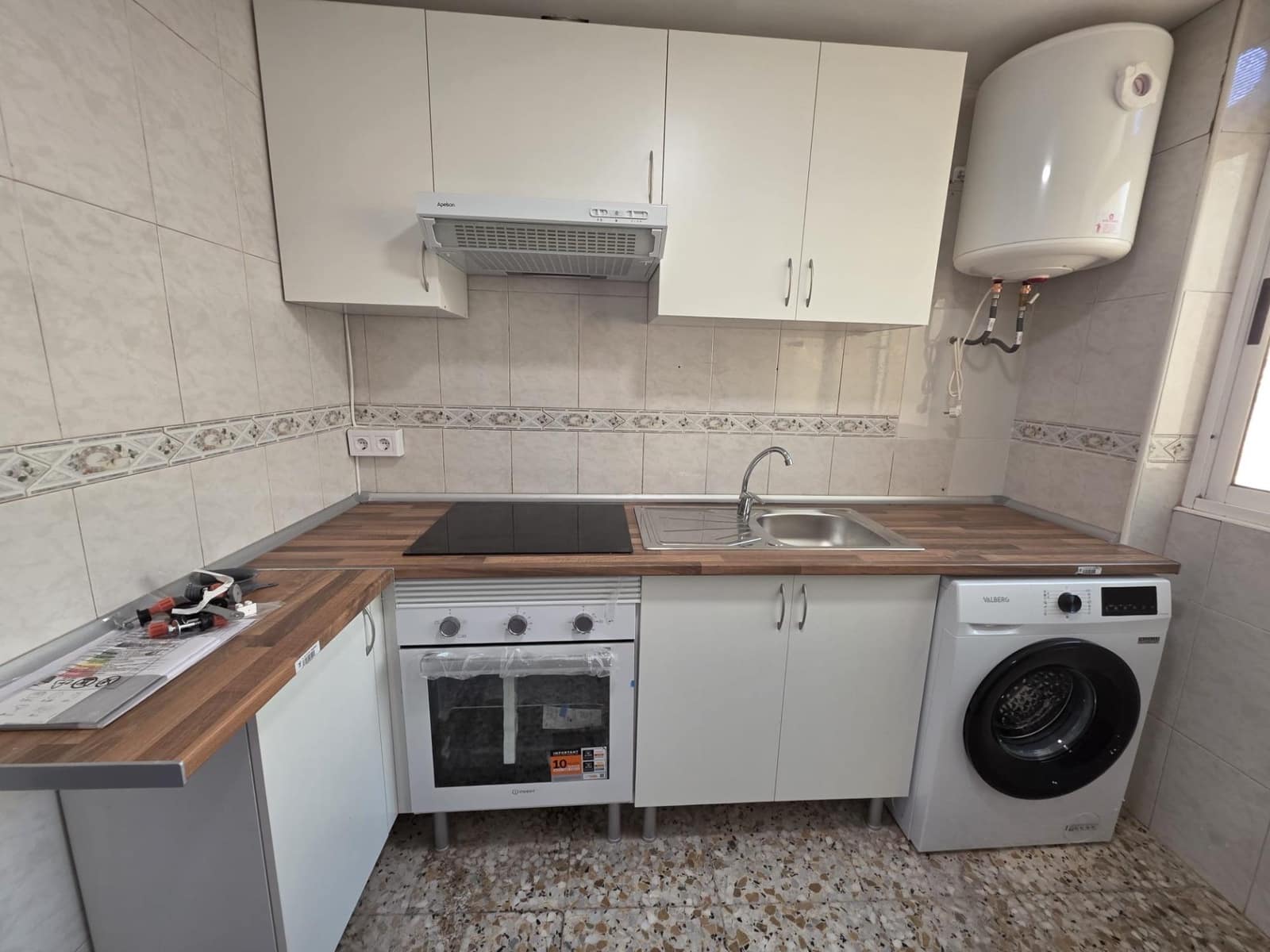 3 soveværelse Lejlighed til leje i Alicante by - € 800 (Ref: 9621814)