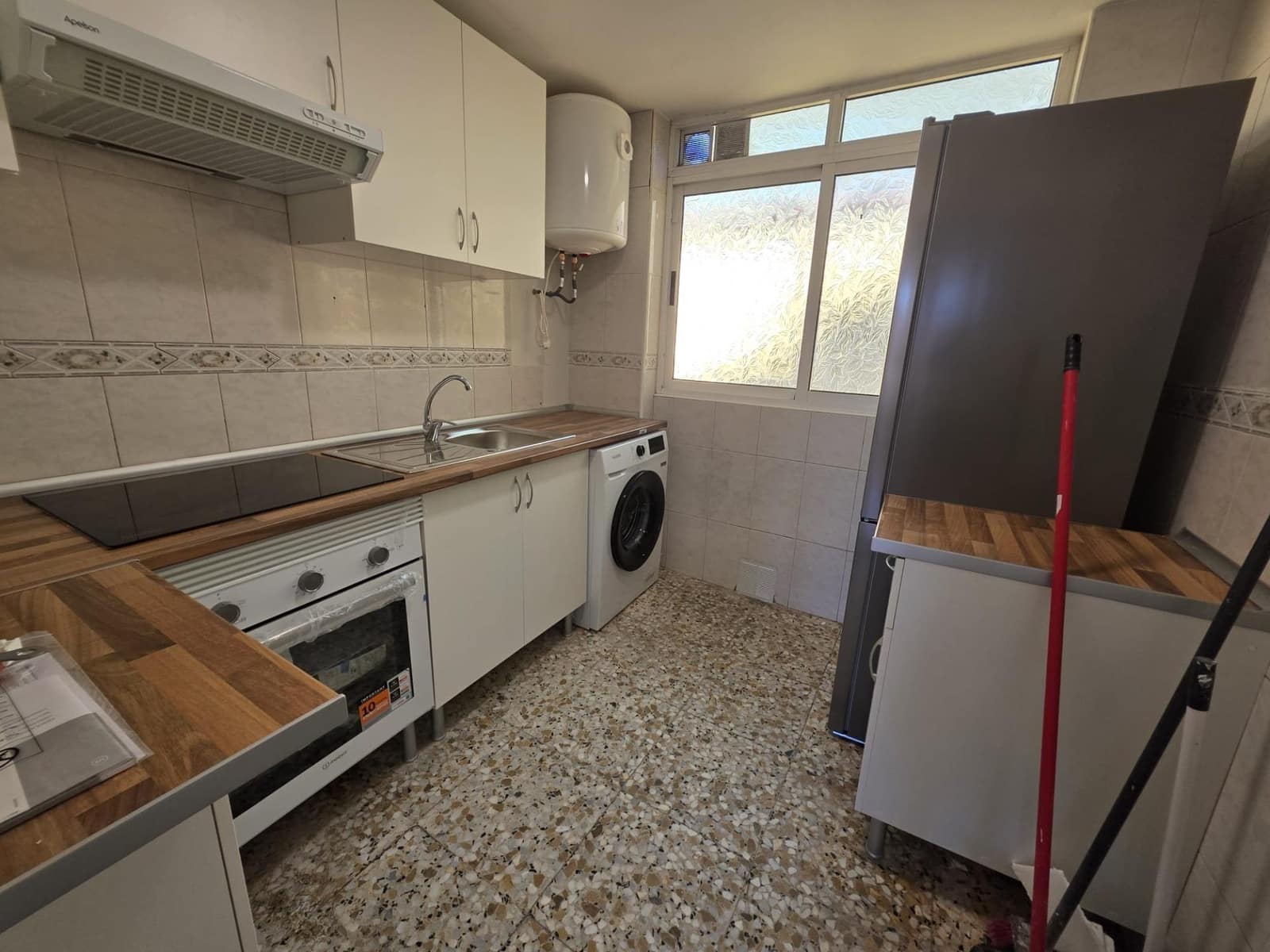 3 soveværelse Lejlighed til leje i Alicante by - € 800 (Ref: 9621814)