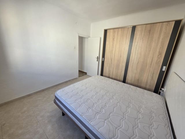 3 soveværelse Lejlighed til leje i Alicante by - € 800 (Ref: 9621814)