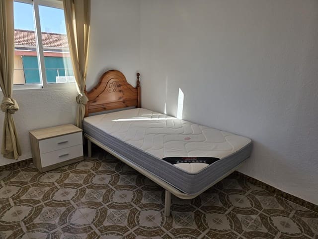 3 soveværelse Lejlighed til leje i Alicante by - € 800 (Ref: 9621814)