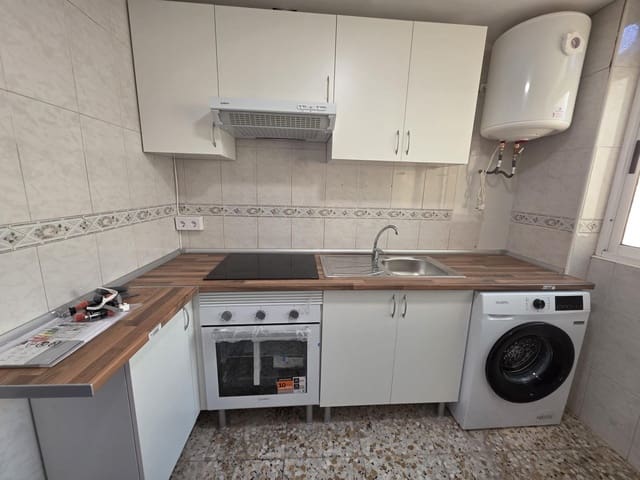 3 soveværelse Lejlighed til leje i Alicante by - € 800 (Ref: 9621814)