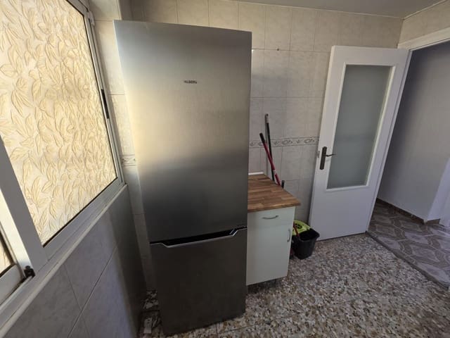 3 soveværelse Lejlighed til leje i Alicante by - € 800 (Ref: 9621814)