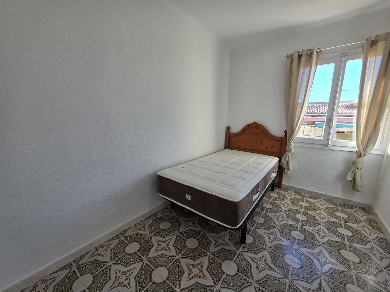 3 soveværelse Lejlighed til leje i Alicante by - € 800 (Ref: 9621814)