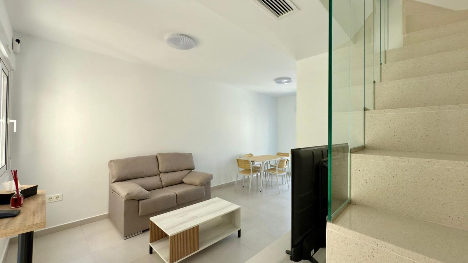 2 Zimmer Apartment zu vermieten in Gran Alacant mit Pool - 1.300 € (Ref: 9627685)