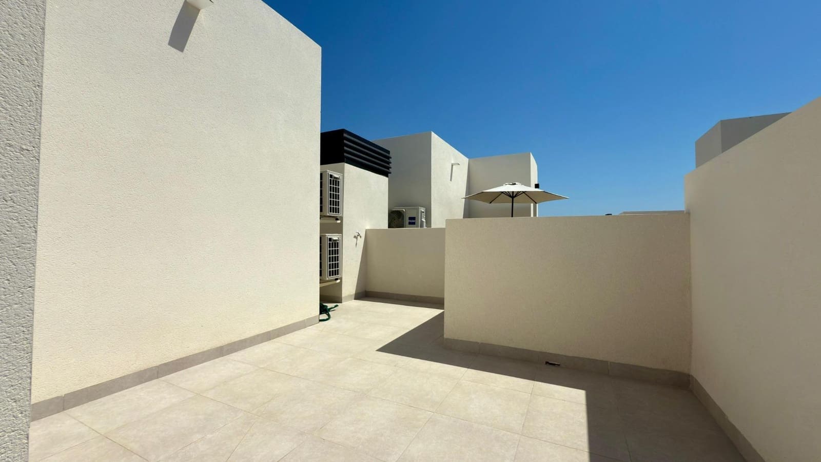 2 Zimmer Apartment zu vermieten in Gran Alacant mit Pool - 1.300 € (Ref: 9627685)