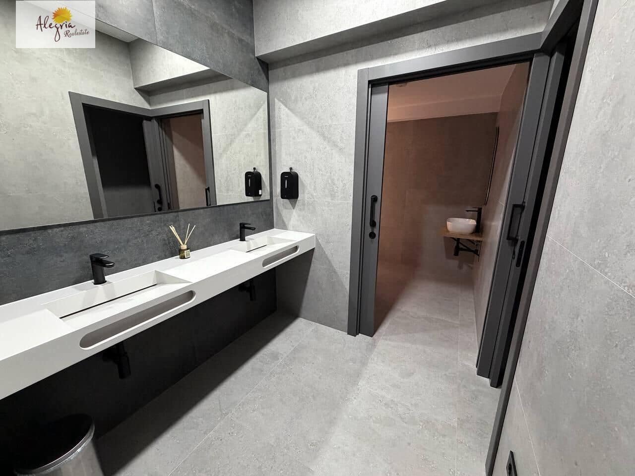 Office for sale in Valencia city - € 828,000 (Ref: 9645137)