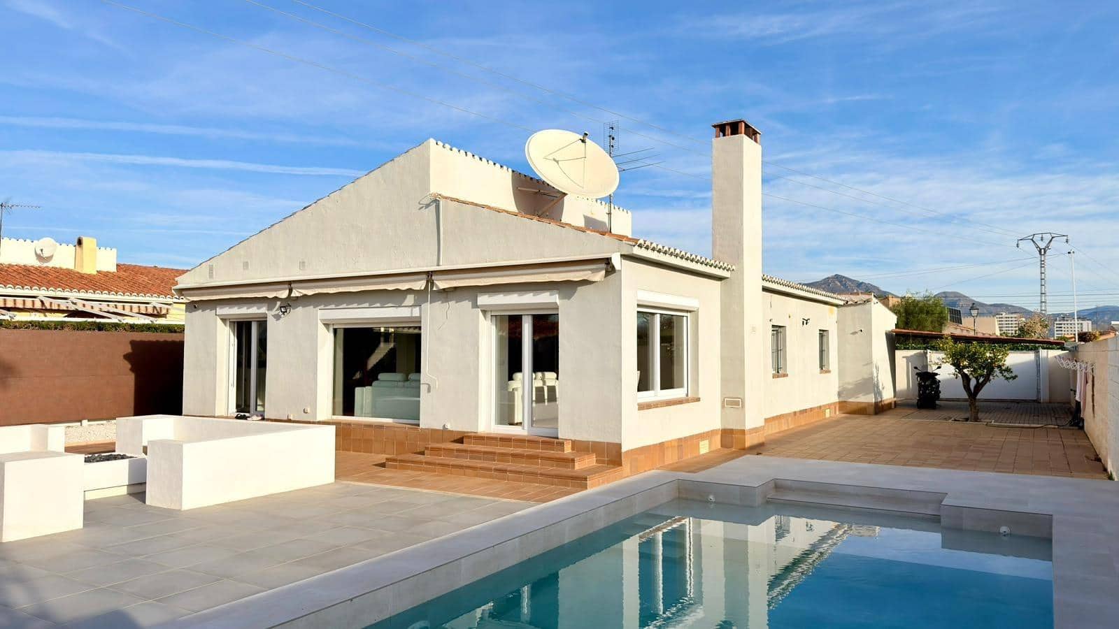 3 bedroom Villa for sale in Playa de Muchavista with pool - € 975,000 (Ref: 9652113)