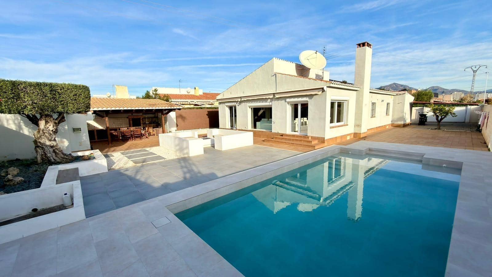 3 bedroom Villa for sale in Playa de Muchavista with pool - € 975,000 (Ref: 9652113)