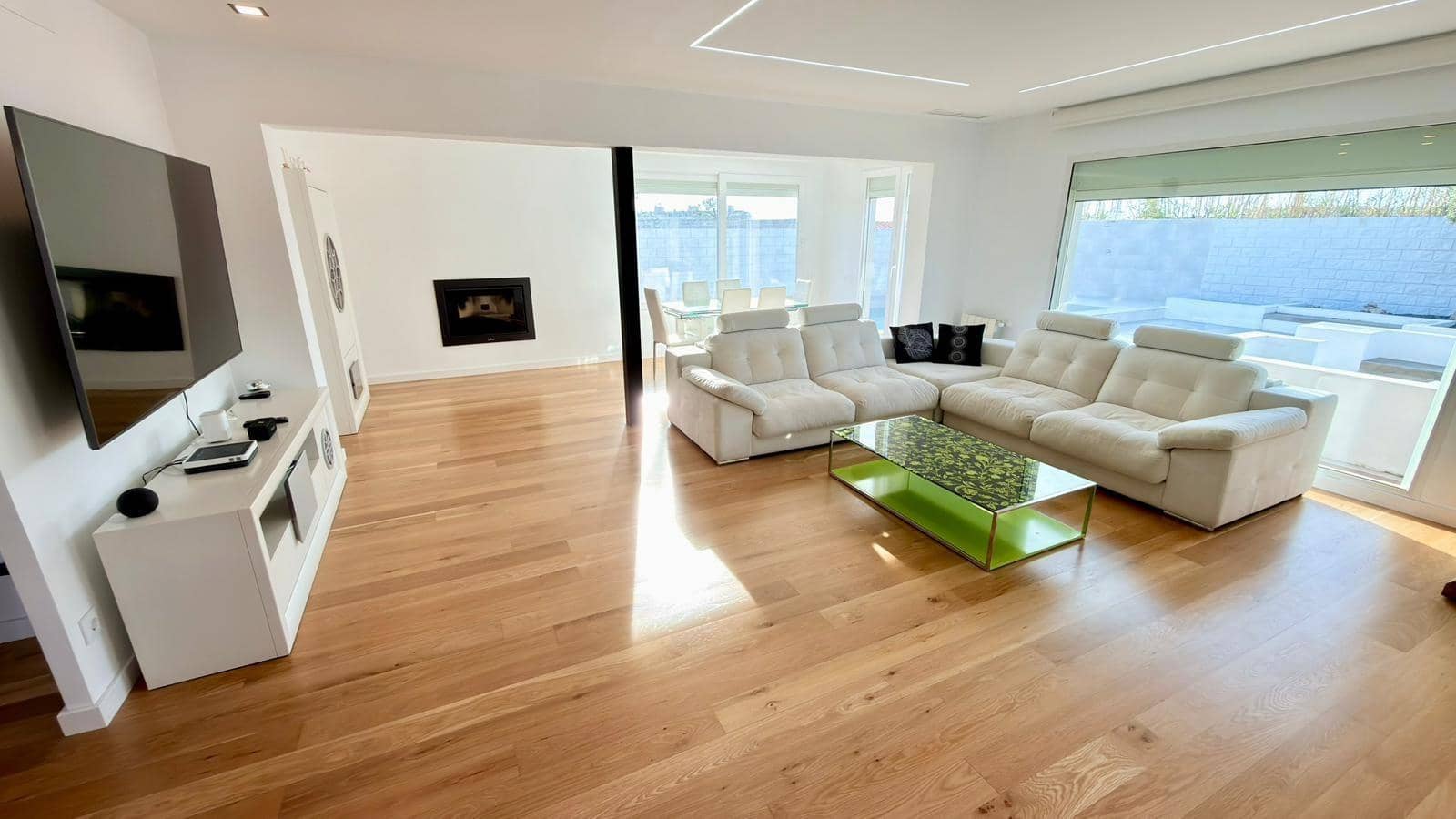 3 bedroom Villa for sale in Playa de Muchavista with pool - € 975,000 (Ref: 9652113)