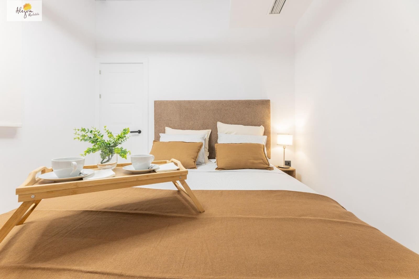 Apartamento de 2 habitaciones en València ciudad en alquiler - 1.600 € (Ref: 9666616)