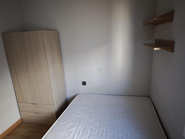 4 quarto Apartamento para arrendar em Carolinas Altas, Alicante cidade - 900 € (Ref: 9677578)