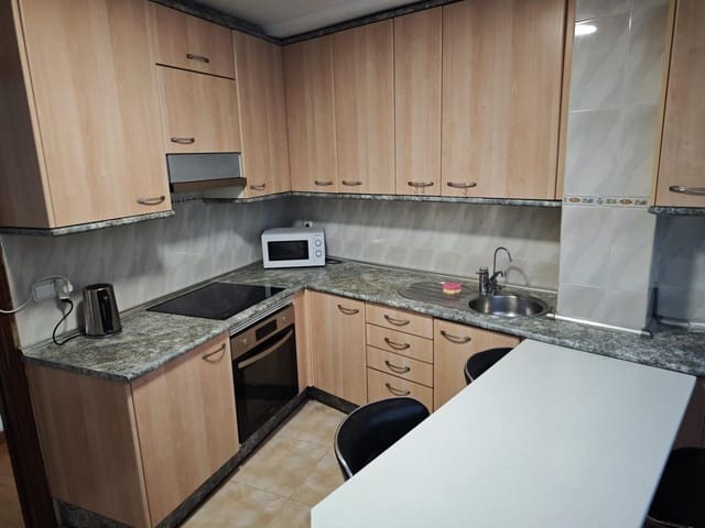 4 quarto Apartamento para arrendar em Carolinas Altas, Alicante cidade - 900 € (Ref: 9677578)