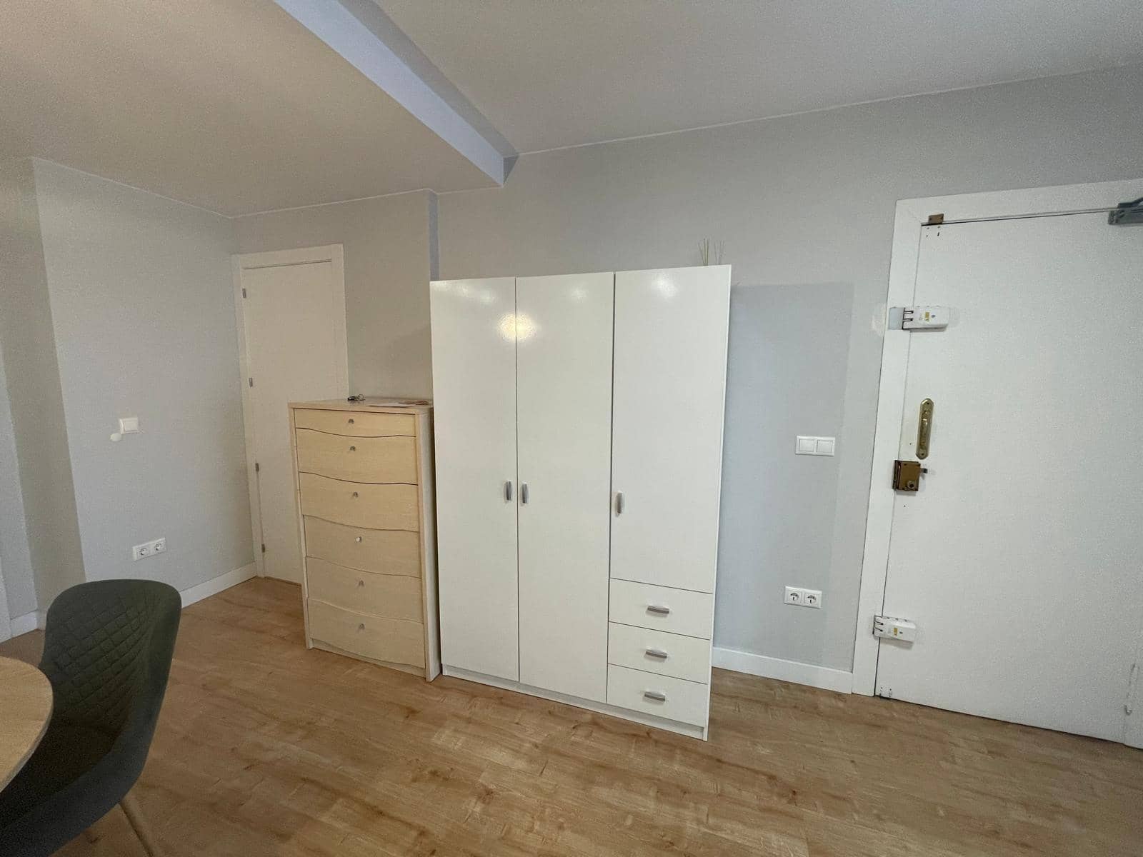 3 bedroom Flat for rent in Alicante / Alacant city - € 1,400 (Ref: 9698890)