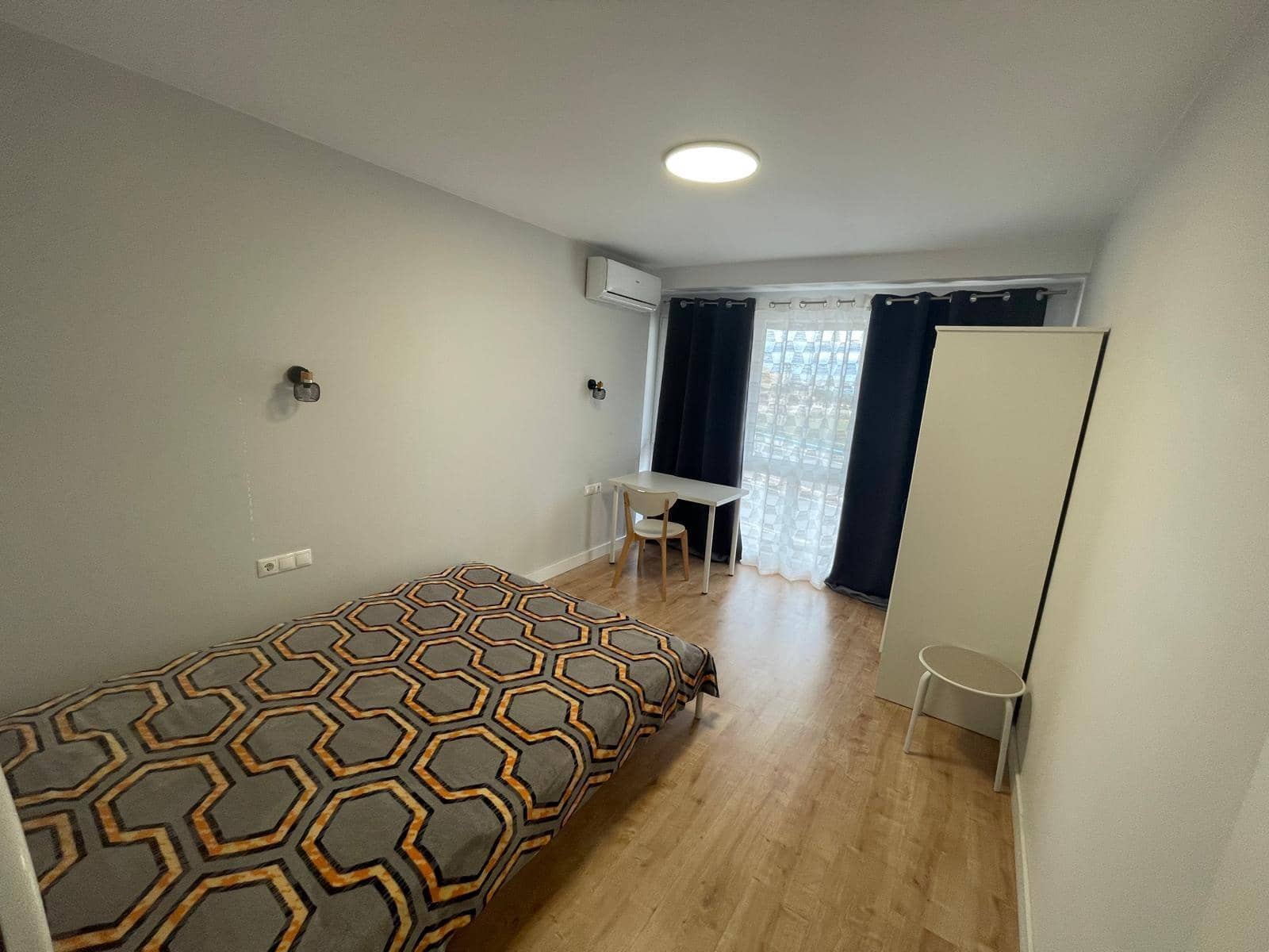 3 bedroom Flat for rent in Alicante / Alacant city - € 1,400 (Ref: 9698890)