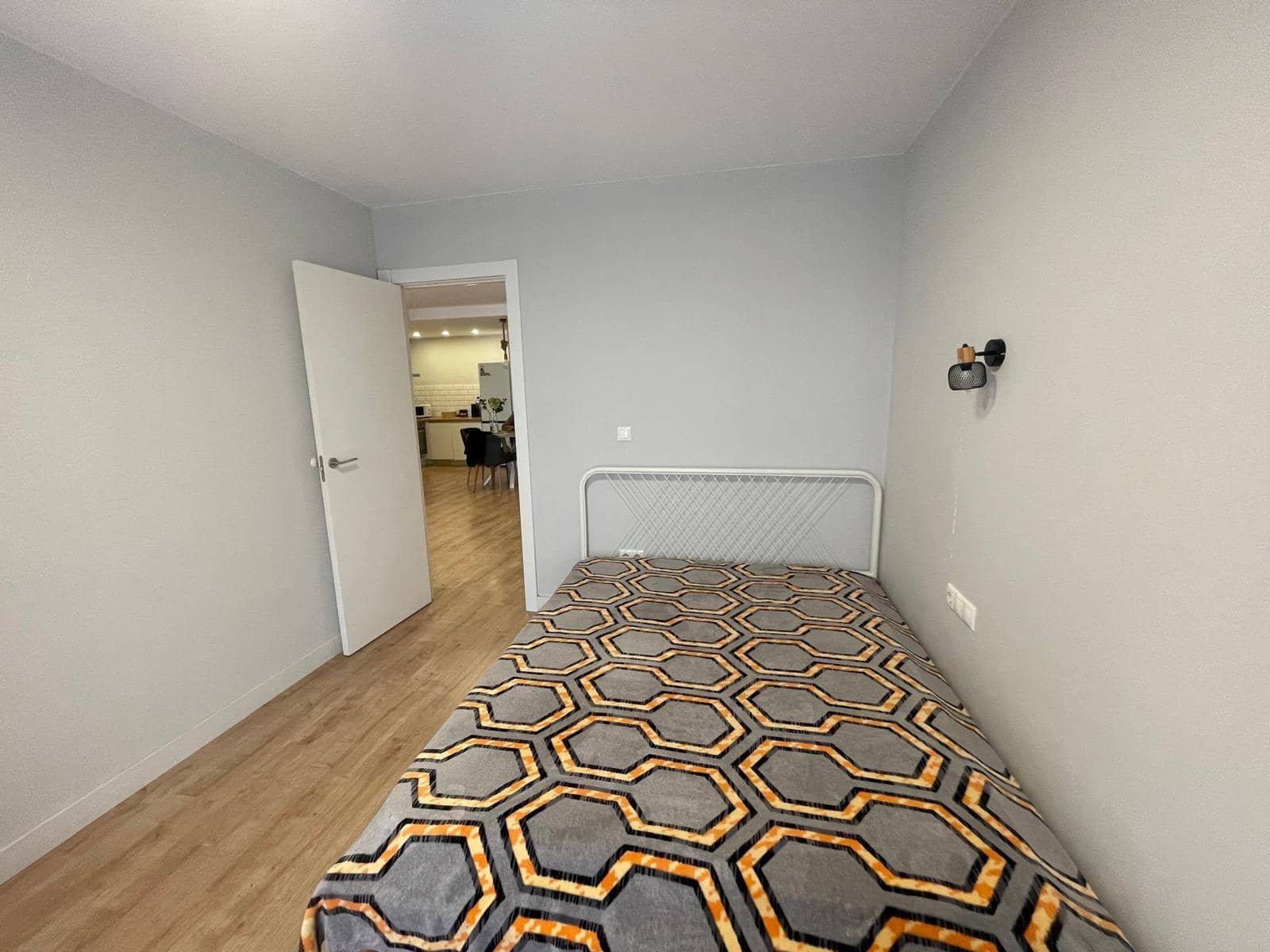 3 bedroom Flat for rent in Alicante / Alacant city - € 1,400 (Ref: 9698890)