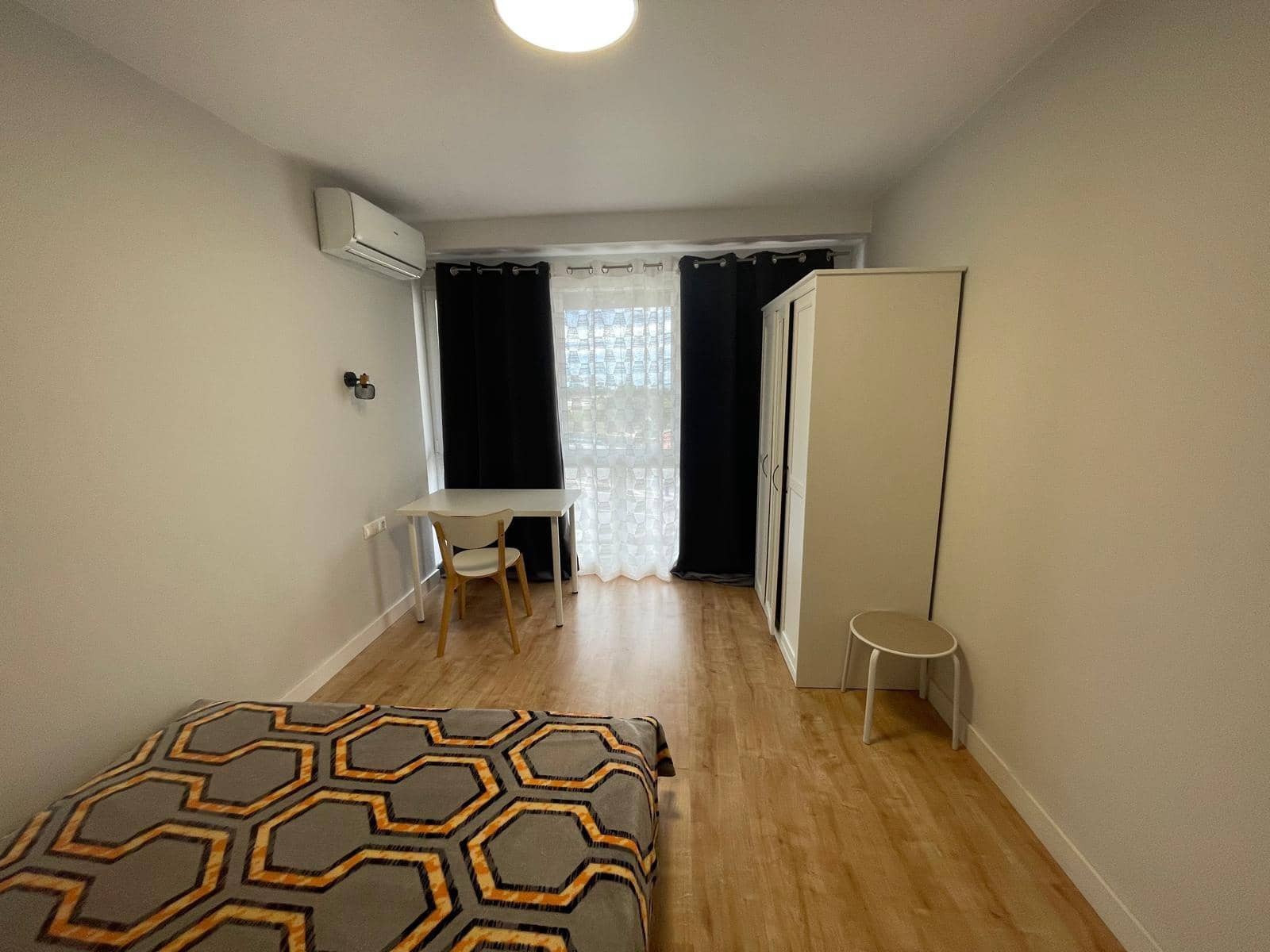 3 bedroom Flat for rent in Alicante / Alacant city - € 1,400 (Ref: 9698890)