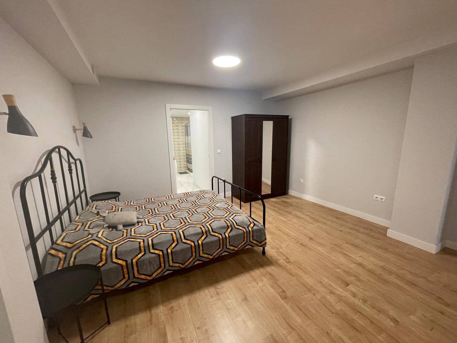 3 bedroom Flat for rent in Alicante / Alacant city - € 1,400 (Ref: 9698890)