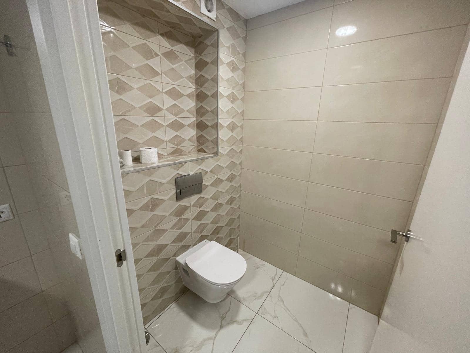 3 bedroom Flat for rent in Alicante / Alacant city - € 1,400 (Ref: 9698890)