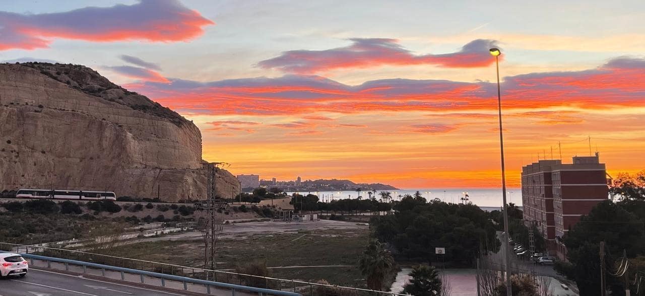 3 bedroom Flat for rent in Alicante / Alacant city - € 1,400 (Ref: 9698890)