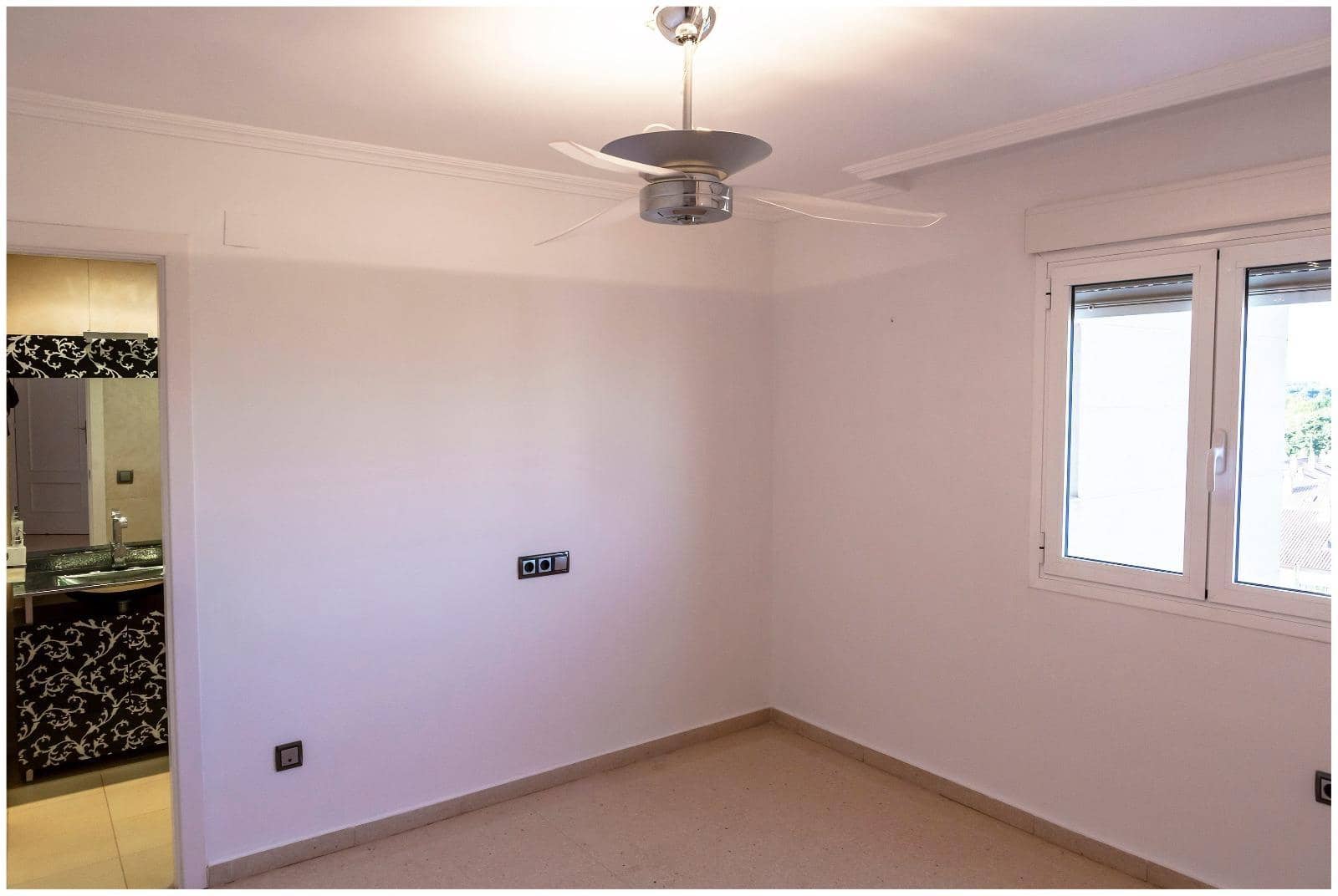 2 bedroom Flat for rent in Alicante / Alacant city with pool garage - € 1,300 (Ref: 9701719)