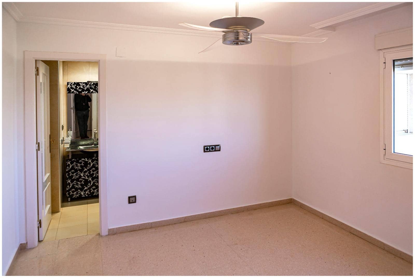 2 bedroom Flat for rent in Alicante / Alacant city with pool garage - € 1,300 (Ref: 9701719)