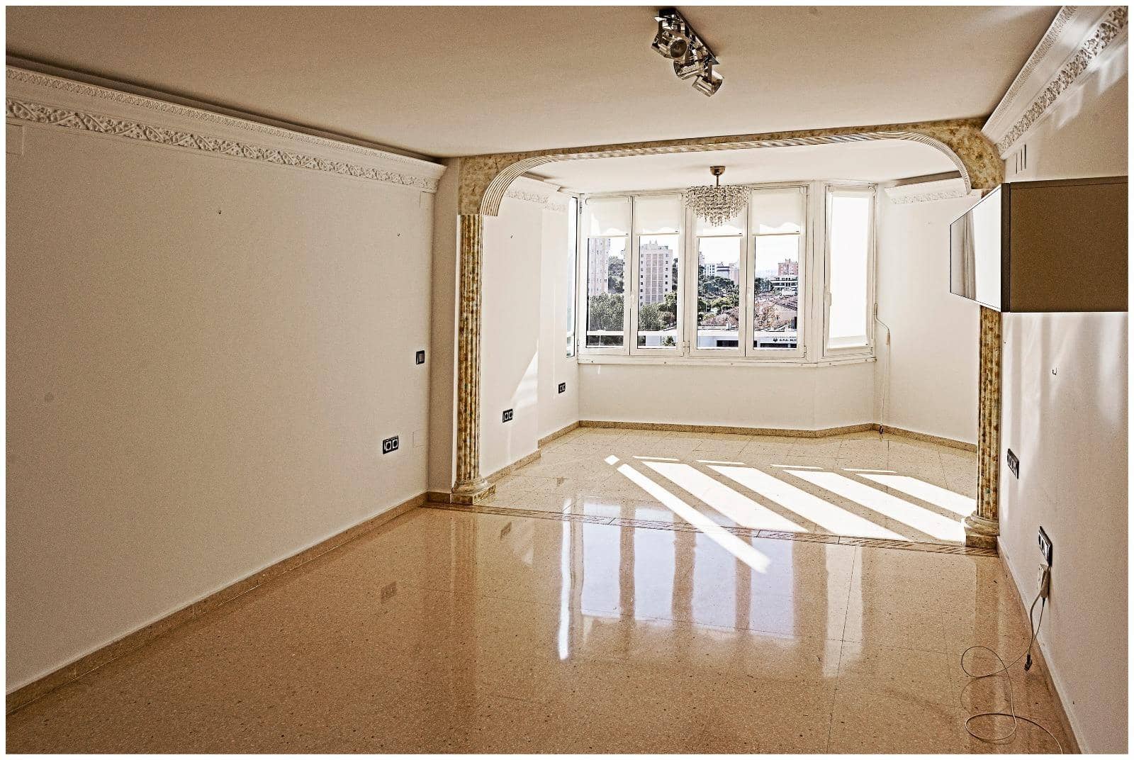 2 bedroom Flat for rent in Alicante / Alacant city with pool garage - € 1,300 (Ref: 9701719)