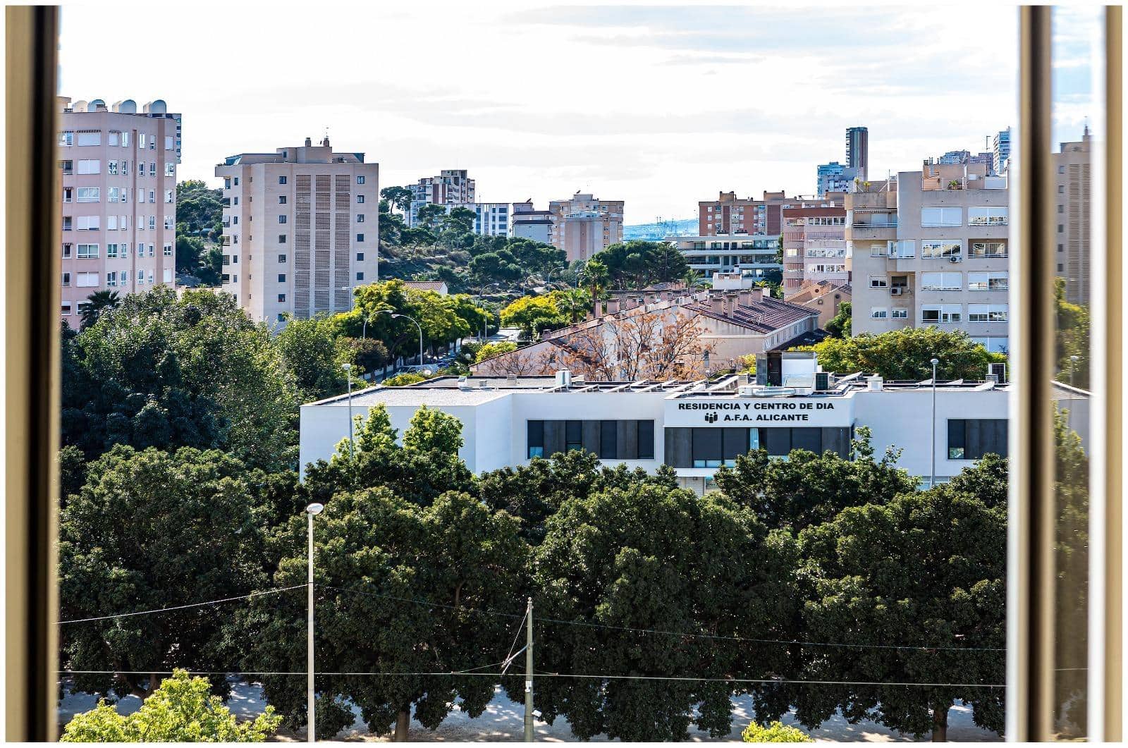 2 bedroom Flat for rent in Alicante / Alacant city with pool garage - € 1,300 (Ref: 9701719)