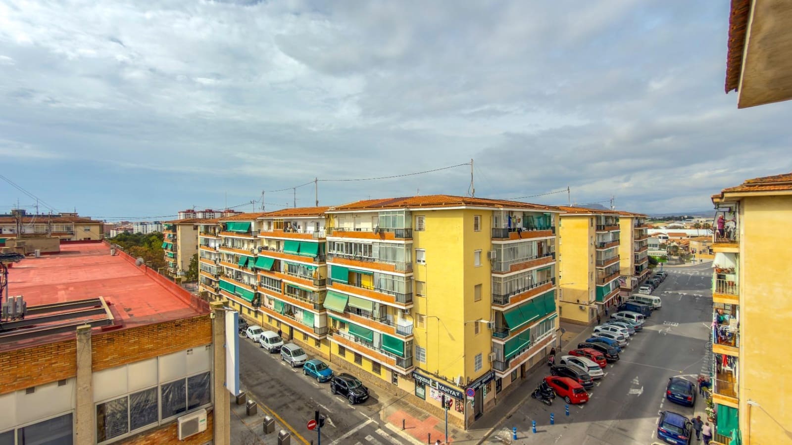 3 bedroom Penthouse for sale in Alicante / Alacant city - € 120,000 (Ref: 9712081)