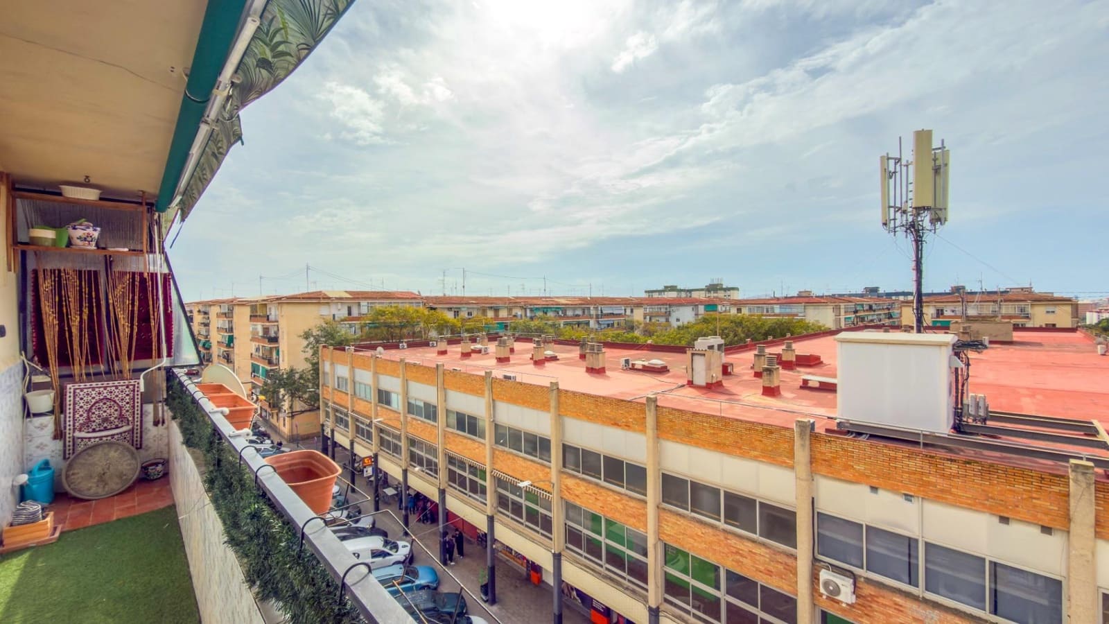3 bedroom Penthouse for sale in Alicante / Alacant city - € 120,000 (Ref: 9712081)