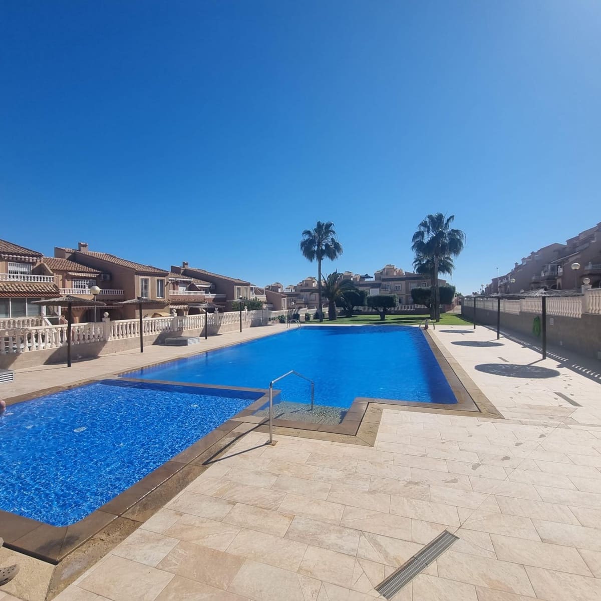 3 quarto Moradia em Banda para arrendar em Gran Alacant com piscina - 995 € (Ref: 9720052)