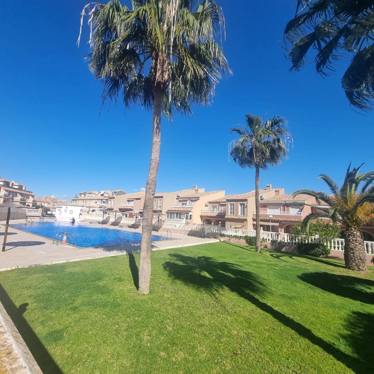 3 quarto Moradia em Banda para arrendar em Gran Alacant com piscina - 995 € (Ref: 9720052)