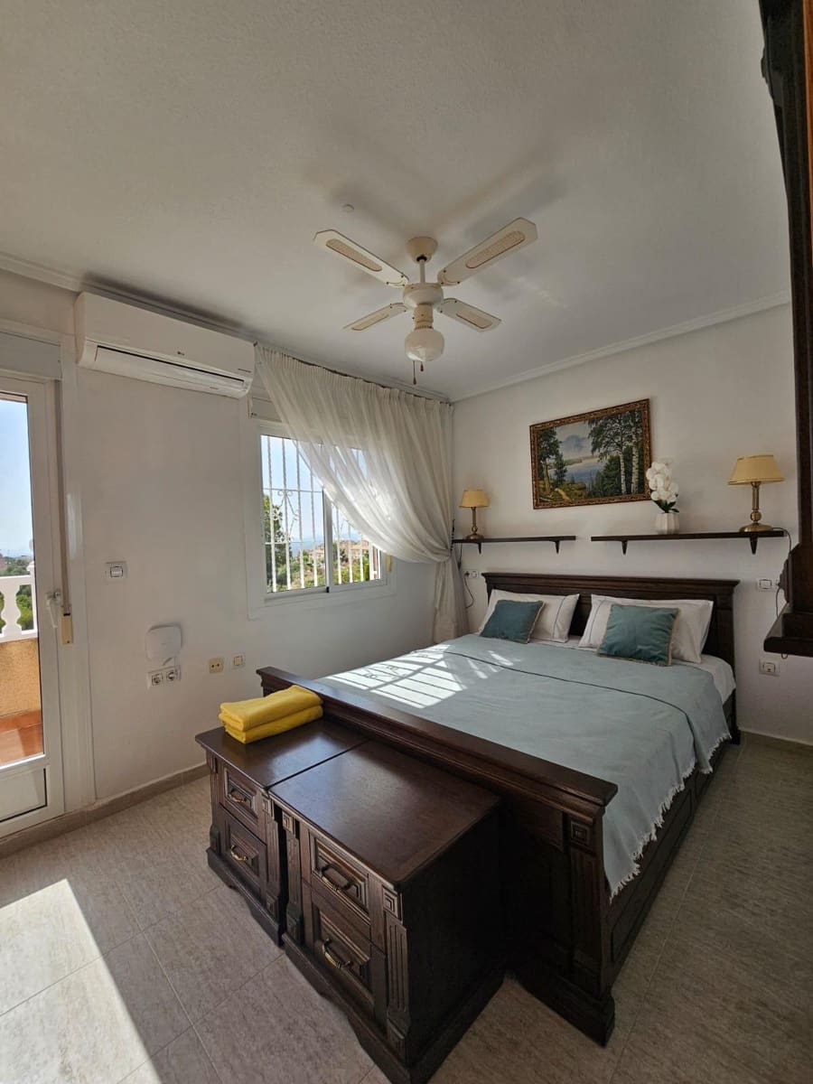 3 sovrum Radhus att hyra i Gran Alacant med pool - 1 200 € (Ref: 9720052)