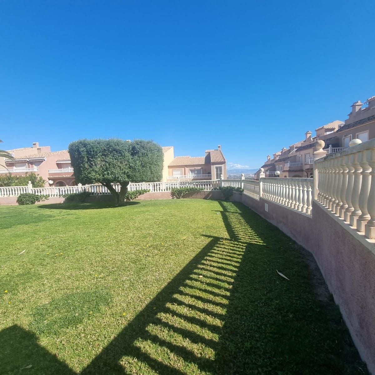 3 sovrum Radhus att hyra i Gran Alacant med pool - 1 200 € (Ref: 9720052)