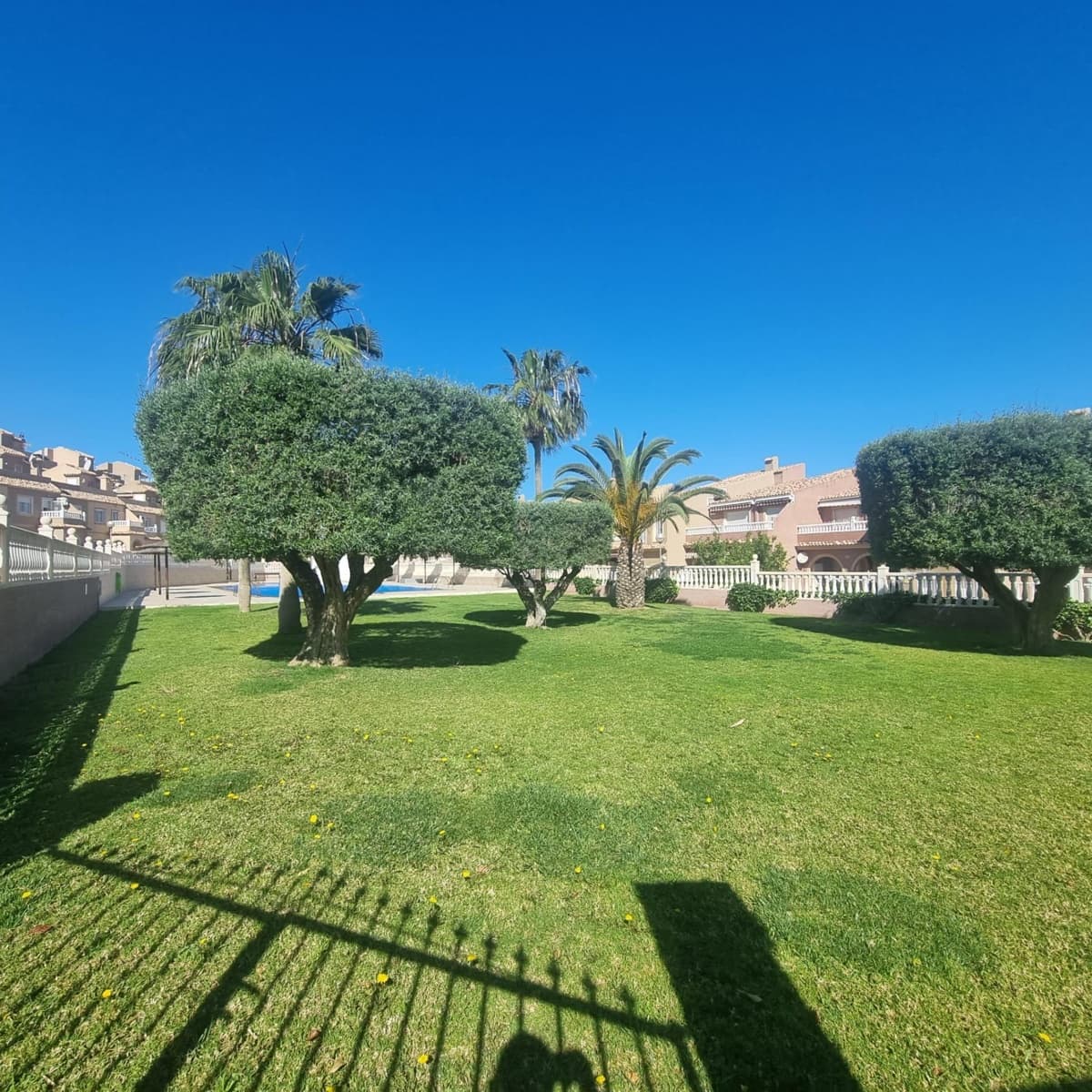 3 sovrum Radhus att hyra i Gran Alacant med pool - 1 200 € (Ref: 9720052)