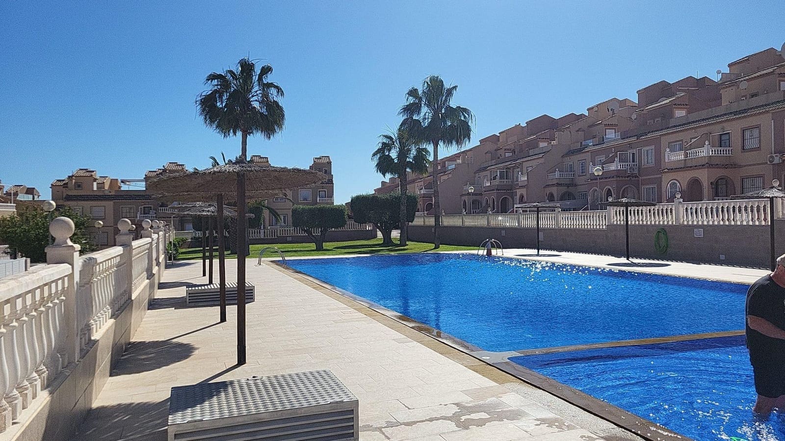3 sovrum Radhus att hyra i Gran Alacant med pool - 1 200 € (Ref: 9720052)