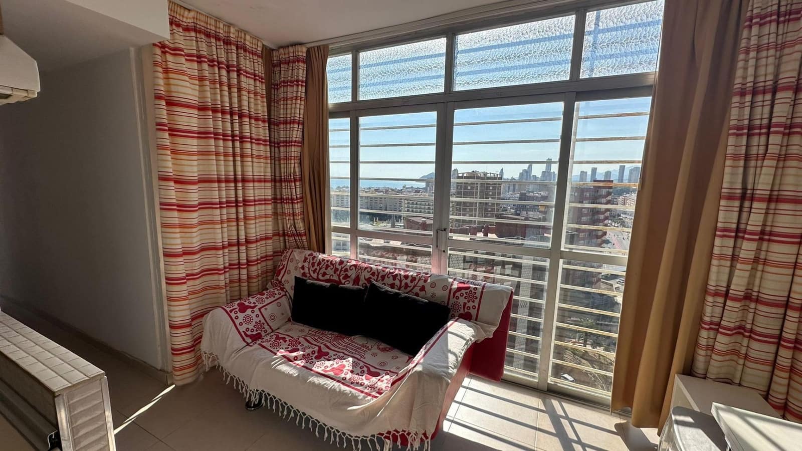 1 slaapkamer Appartement te koop in Benidorm met zwembad - € 143.000 (Ref: 9721803)
