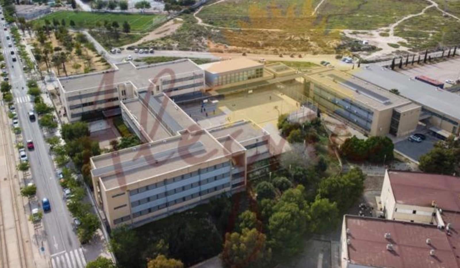 3 makuuhuone Huoneisto myytävänä paikassa Alicante kaupunki - 135 000 € (Ref: 9721805)