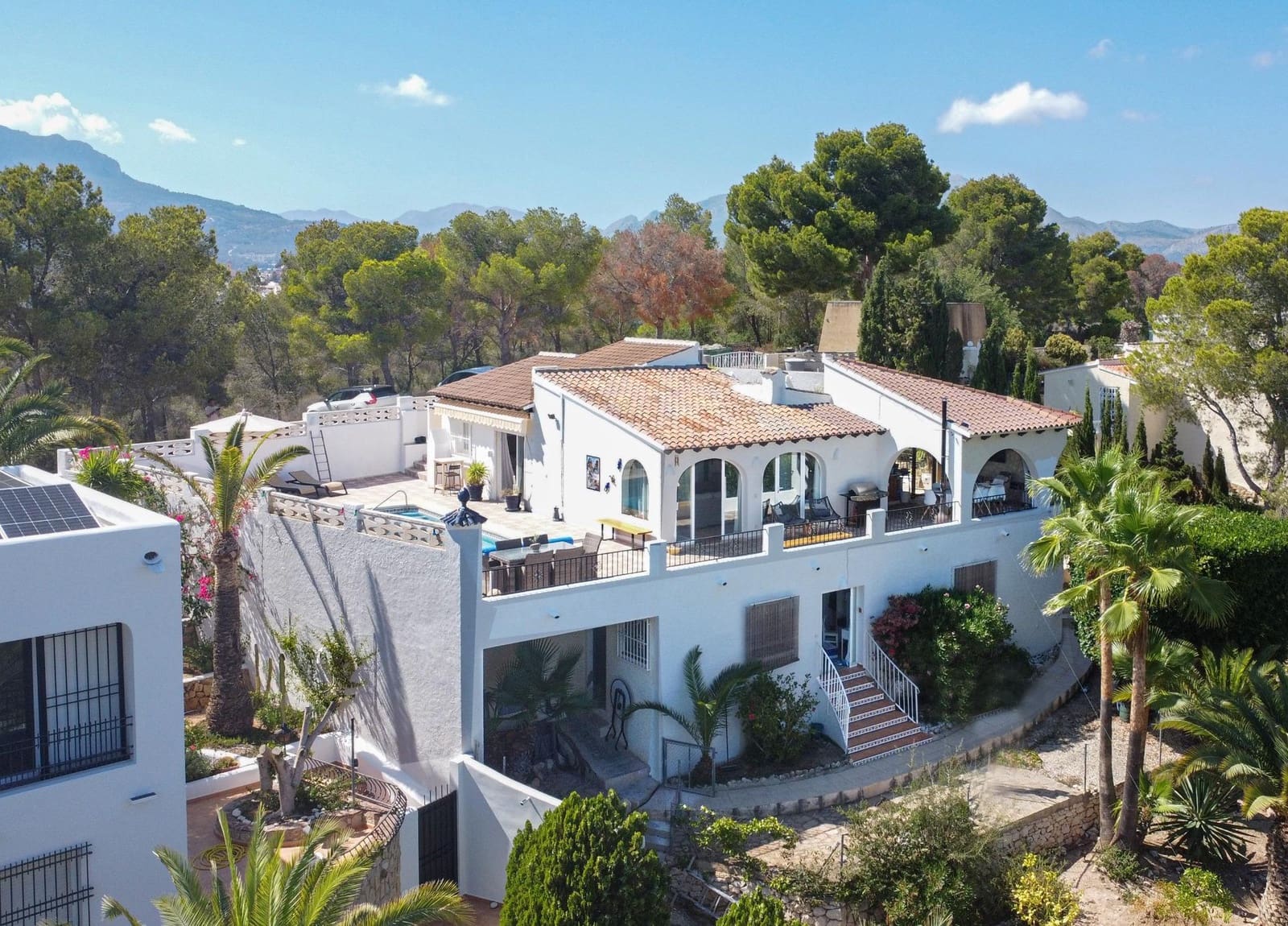 3 soveværelse Villa til salg i La Nucia med swimmingpool - € 788.000 (Ref: 9748098)