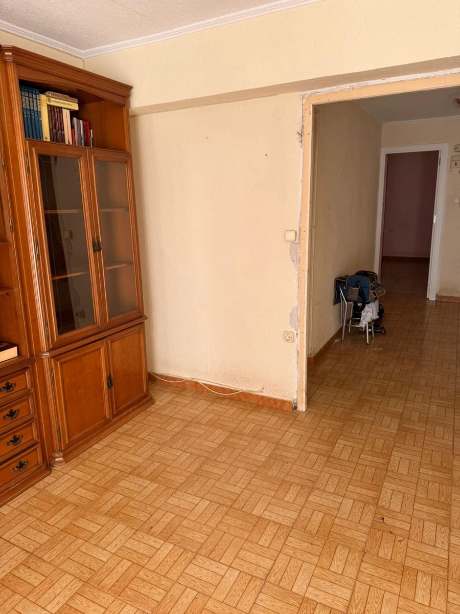 3 quarto Apartamento para venda em Alicante cidade - 150 000 € (Ref: 9759072)