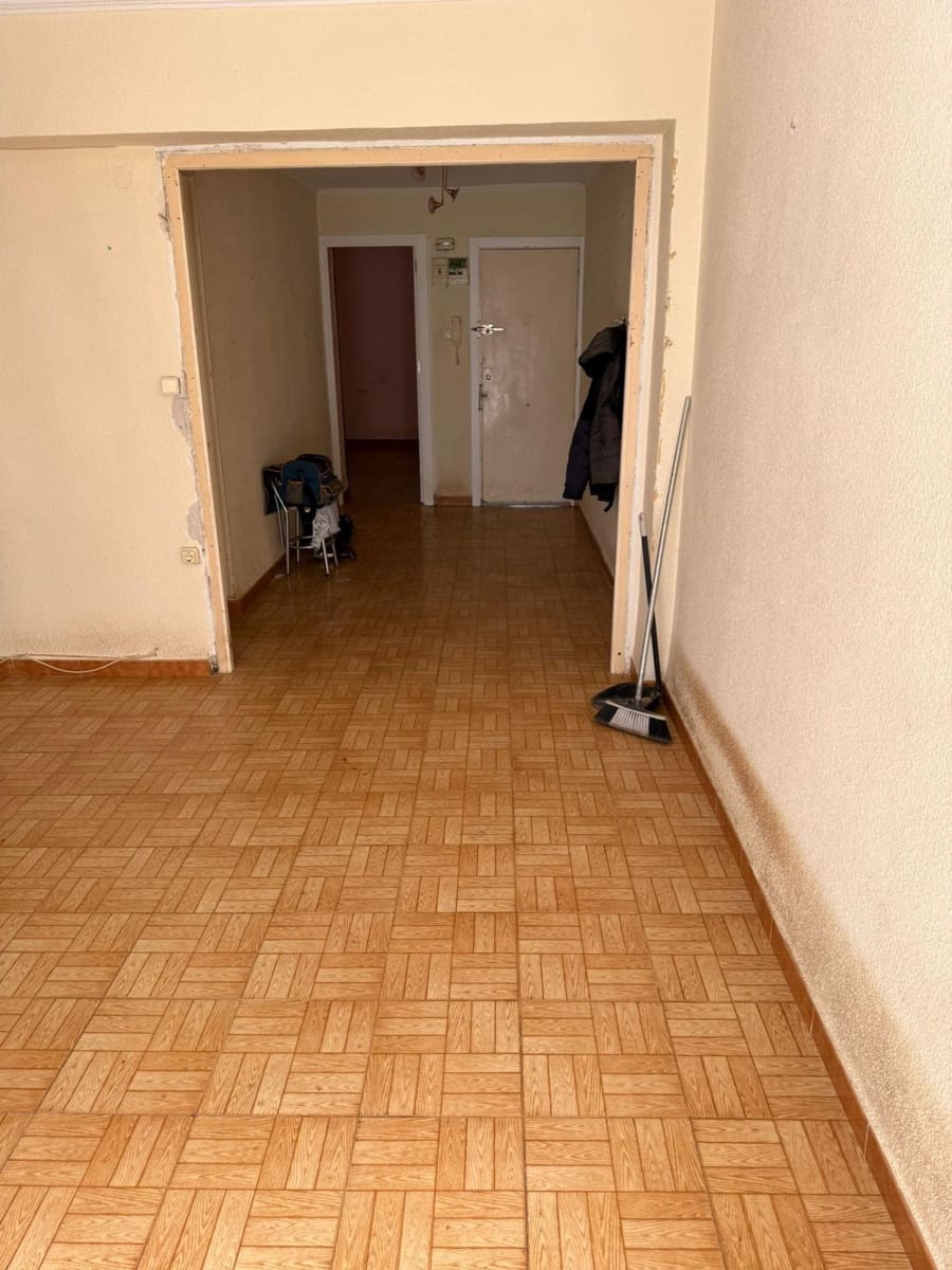 3 bedroom Flat for sale in Alicante / Alacant city - € 150,000 (Ref: 9759072)