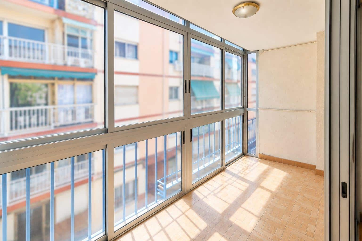 3 bedroom Flat for sale in Alicante / Alacant city - € 150,000 (Ref: 9759072)
