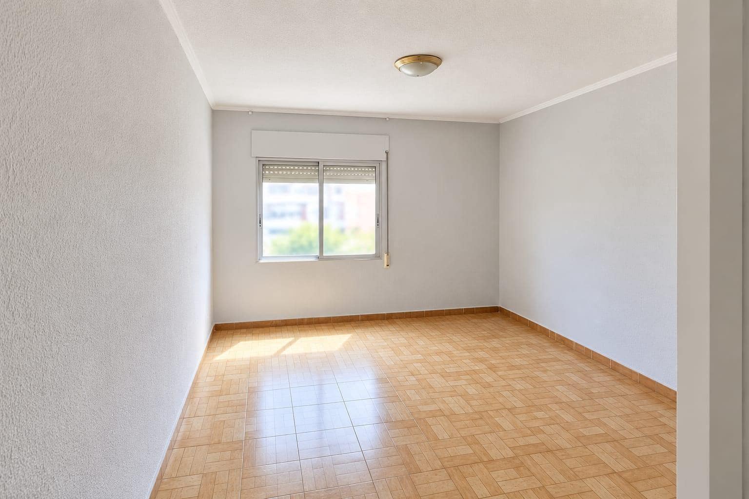 3 bedroom Flat for sale in Alicante / Alacant city - € 150,000 (Ref: 9759072)