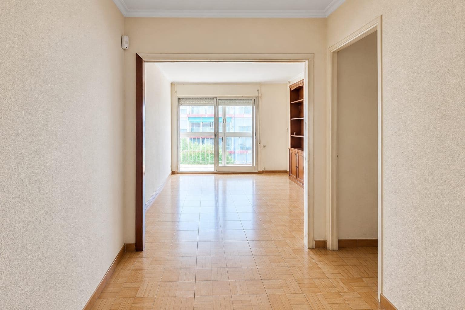 3 bedroom Flat for sale in Alicante / Alacant city - € 150,000 (Ref: 9759072)