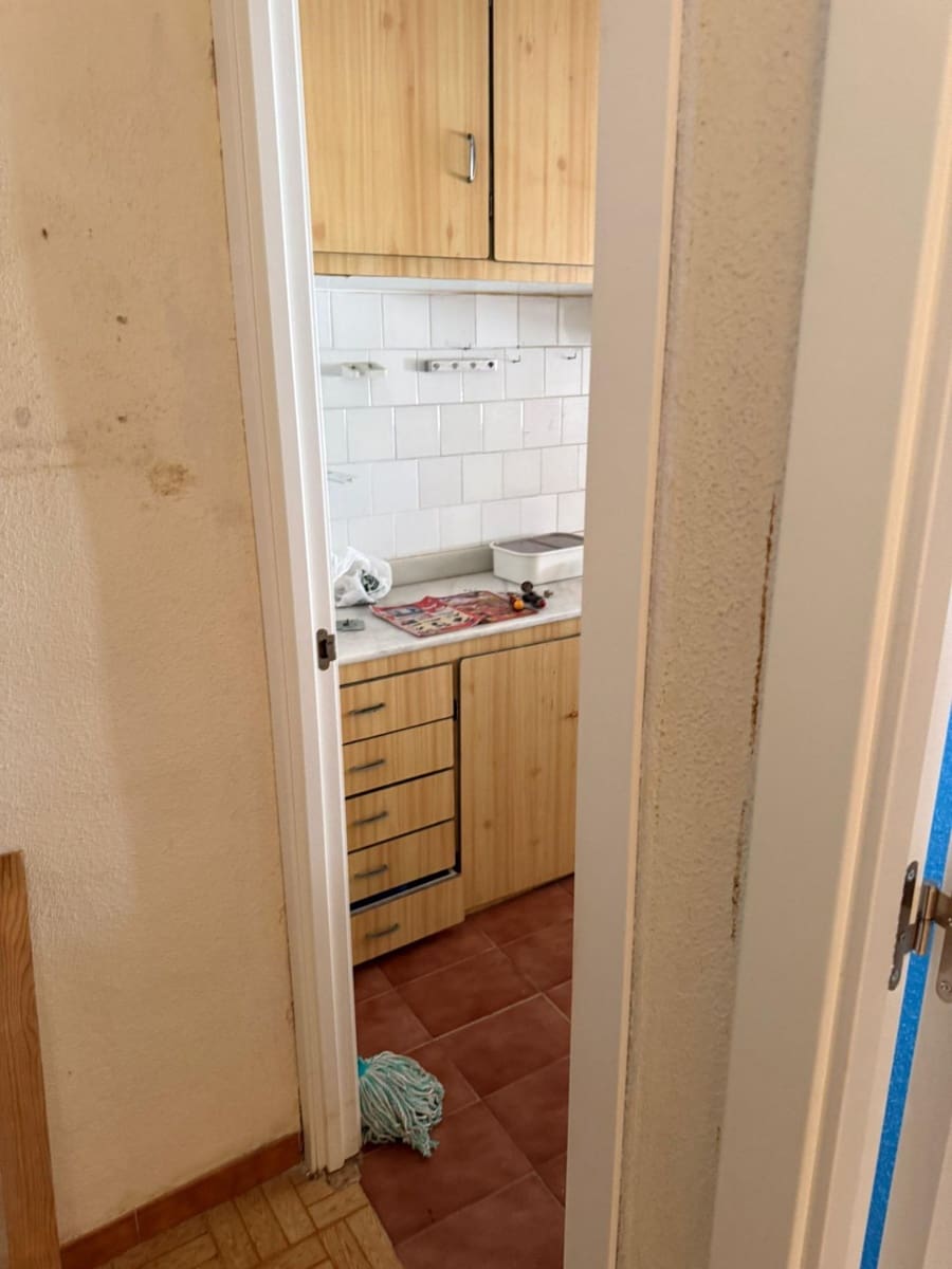 3 bedroom Flat for sale in Alicante / Alacant city - € 150,000 (Ref: 9759072)