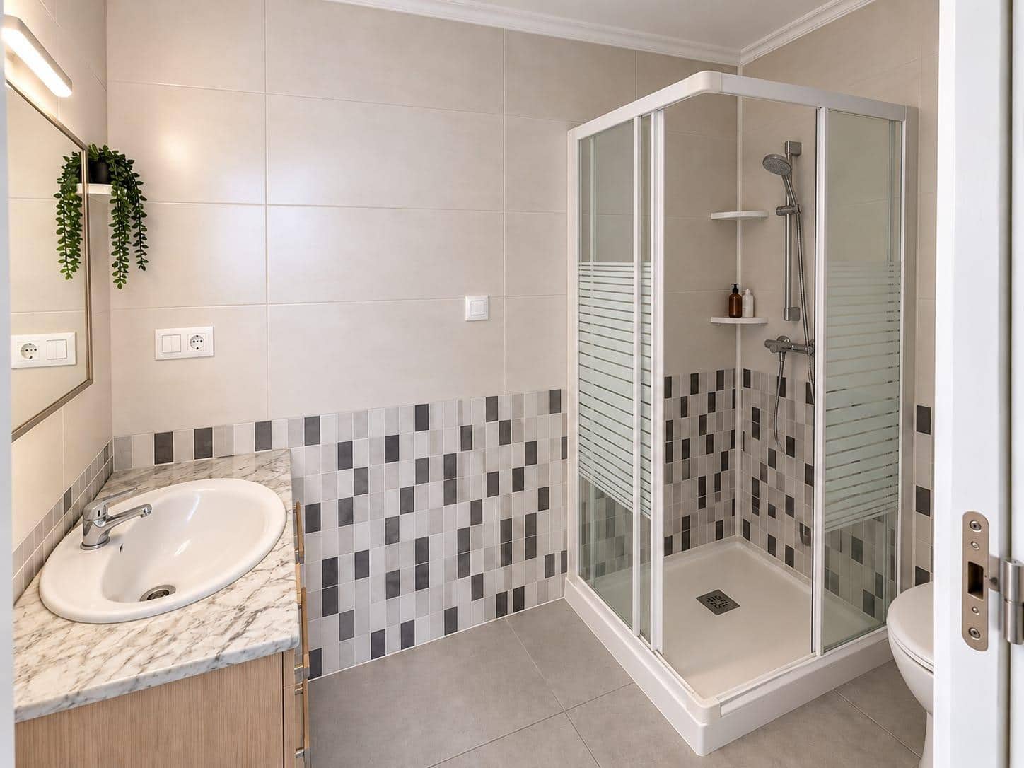 3 bedroom Flat for sale in Alicante / Alacant city - € 150,000 (Ref: 9759072)