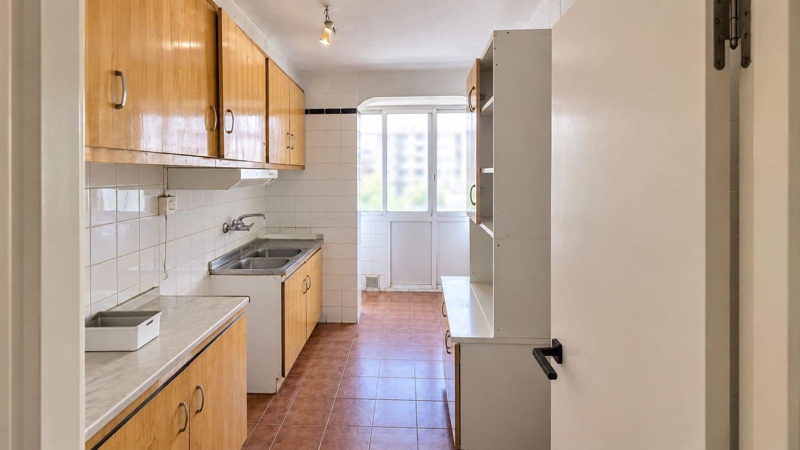 3 bedroom Flat for sale in Alicante / Alacant city - € 150,000 (Ref: 9759072)