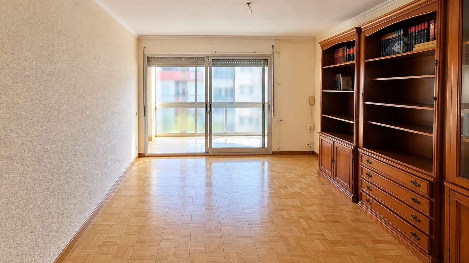 3 bedroom Flat for sale in Alicante / Alacant city - € 150,000 (Ref: 9759072)